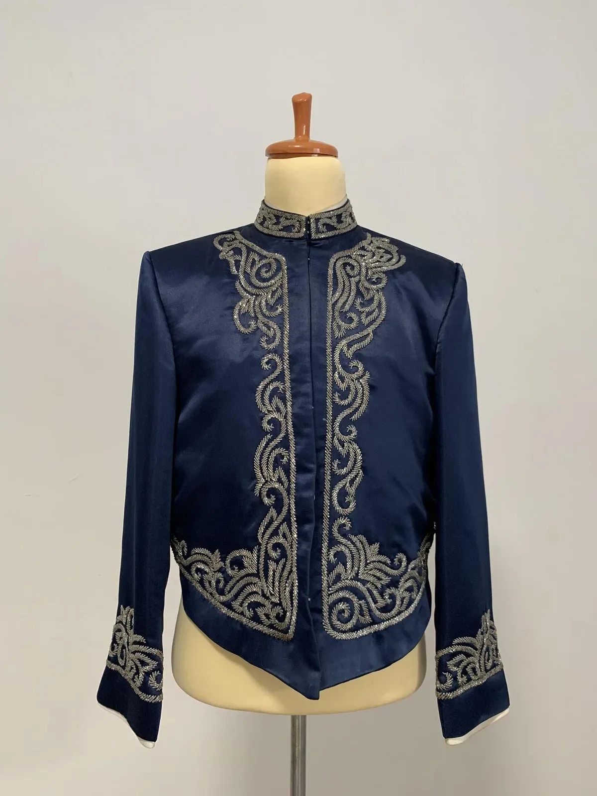 Beskap Jawa untuk Grooms
