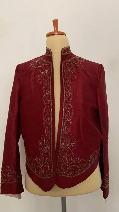 Beskap Jawa untuk Grooms