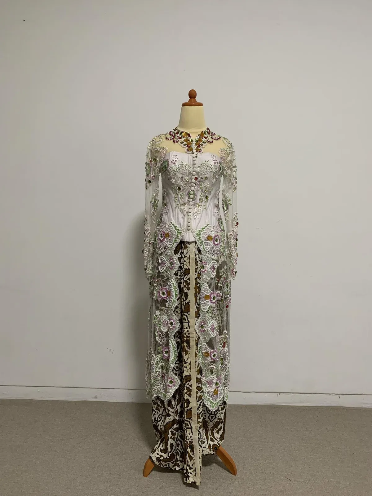 Gaun Nasional untuk Bride