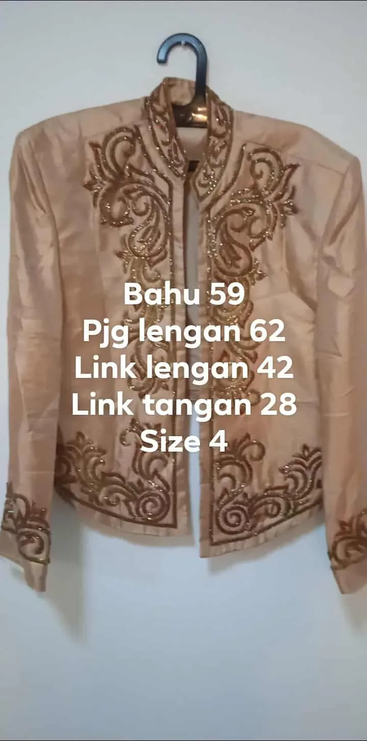 Beskap Jawa untuk Grooms
