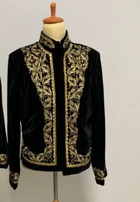 Beskap Jawa untuk Grooms