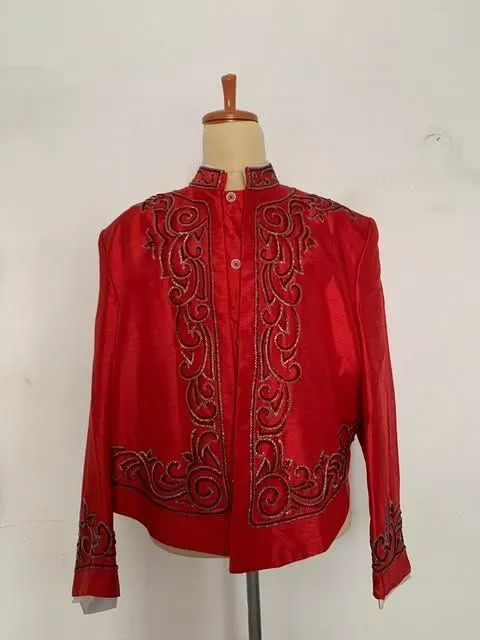 Beskap Jawa untuk Grooms