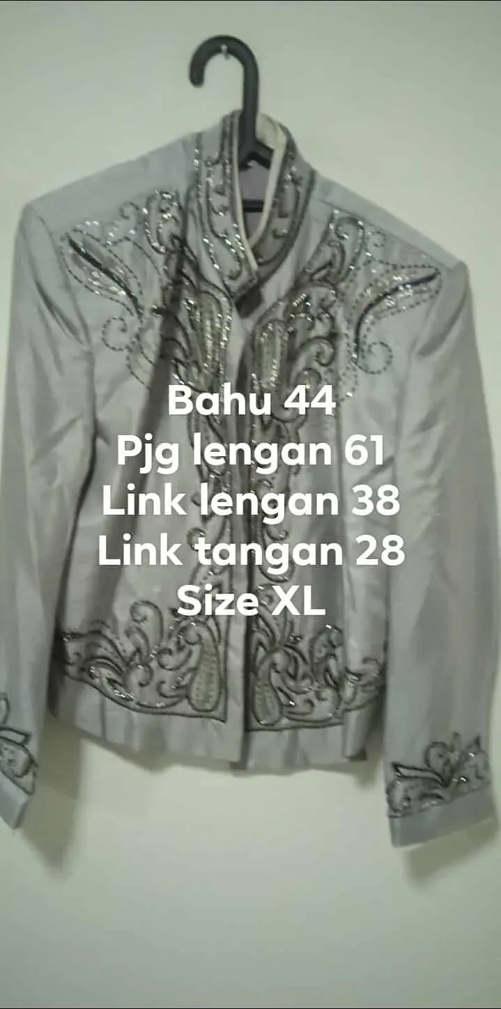 Beskap Jawa untuk Grooms