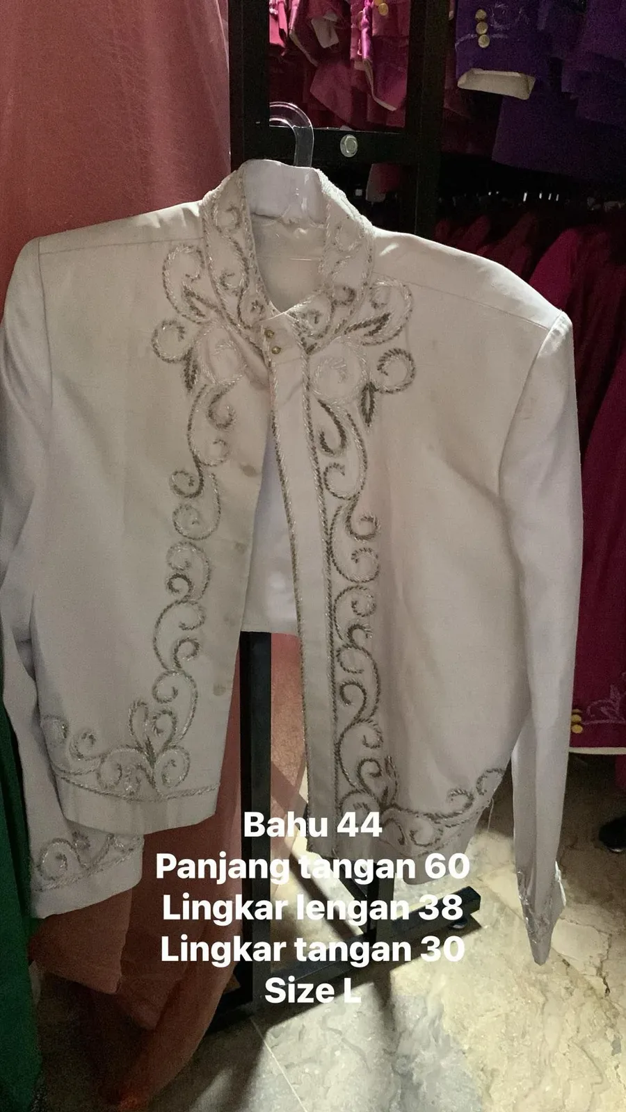Beskap Jawa untuk Grooms