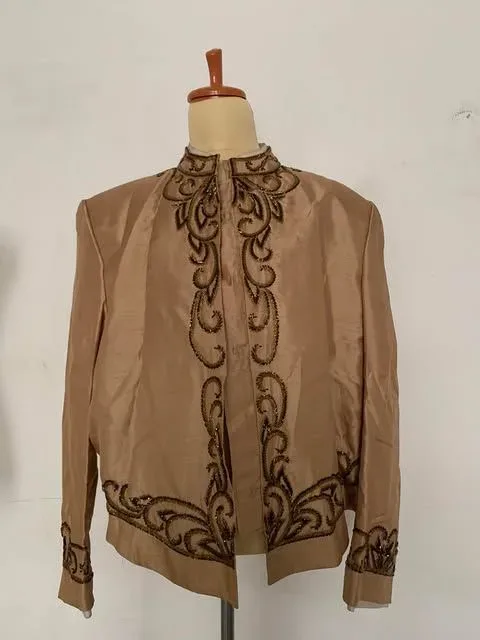 Beskap Jawa untuk Grooms