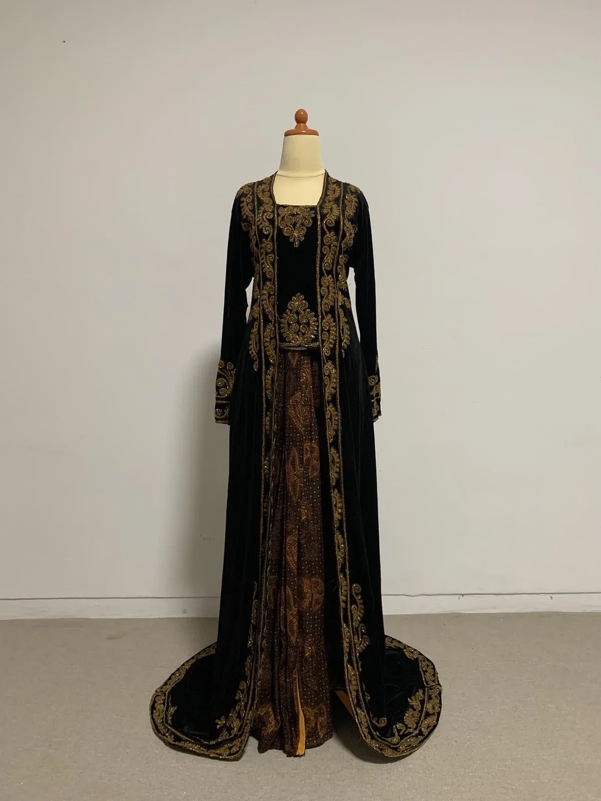 Gaun Nasional untuk Bride