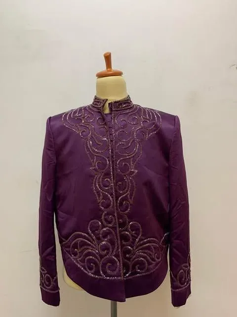 Beskap Jawa untuk Grooms