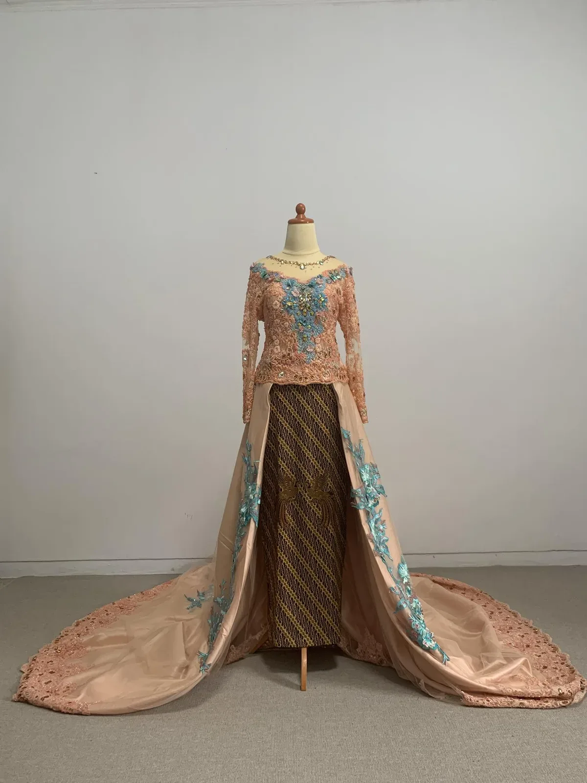 Gaun Nasional untuk Bride