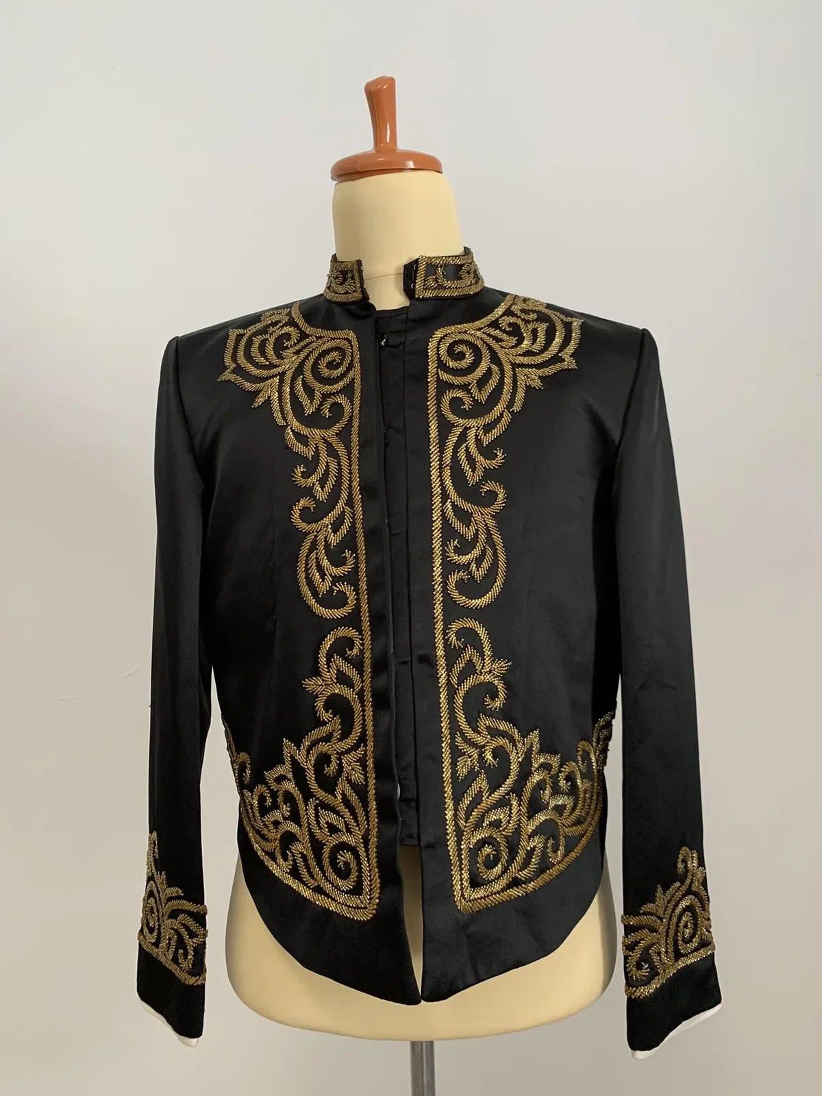 Beskap Jawa untuk Grooms