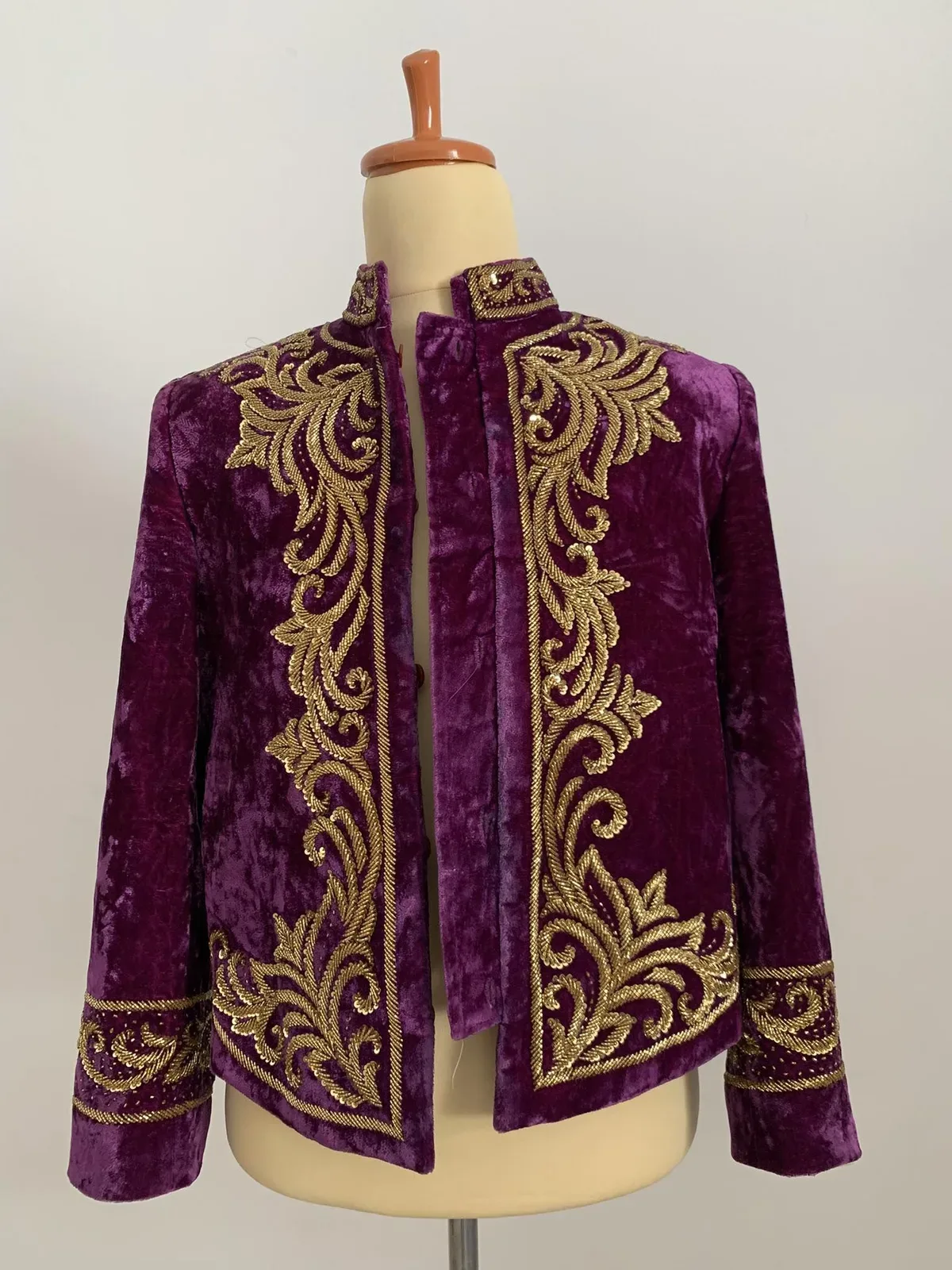 Beskap Jawa untuk Grooms